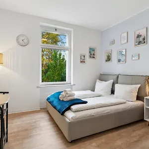 https://vorstadtoase-2-personen-eichwalde-nahe-ber-queensize.find-berlin-hotels.com
